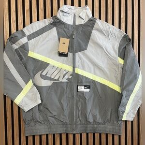 Nike Sportswear Women's Oversized Woven Jacket Gray Size M HJ0176-084 $130 NWT